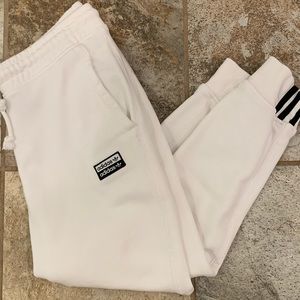 Adidas low sweats 🤍